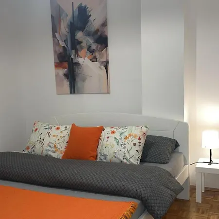 New Lovely Three Bedroom 公寓
