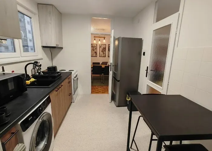 New Lovely Three Bedroom 아파트