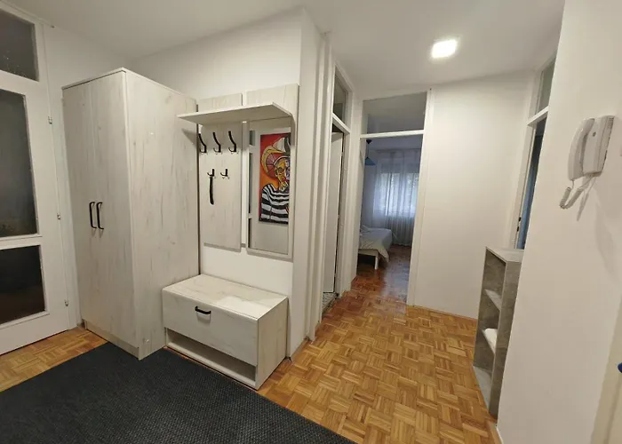 New Lovely Three Bedroom 아파트