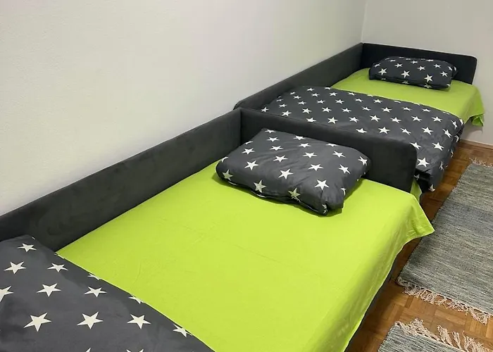 아파트 New Lovely Three Bedroom 베오그라드